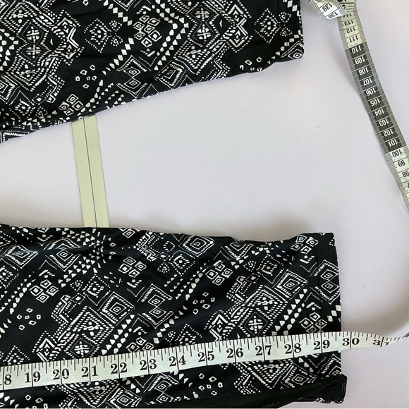 Shosho black and white midrise soft capri leggings with sheer mesh son side 2X - Picture 12 of 12